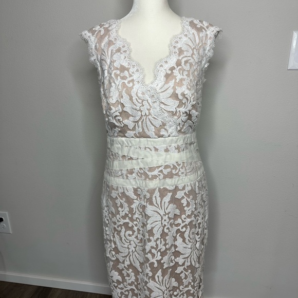 Tadashi Shoji Cream Sheath Wedding Dress Sweetheart Neckline - Picture 1 of 6